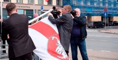 В Риге флаг Белоруссии заменили на оппозиционный нацистский