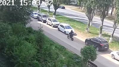 Подросток на мотоцикле сбил шестилетнего ребенка. Видео