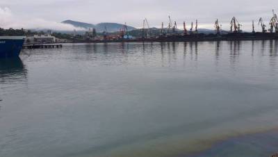 Житель Туапсе рассказал, как заметил разлив нефти у берегов города