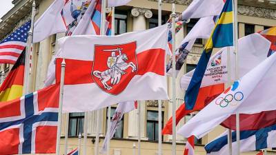 В Кремле отреагировали на замену флага Белоруссии в Риге