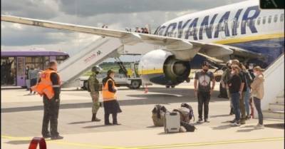 О бомбе на борту Ryanair сообщили белорусские диспетчеры: расшифровка переговоров