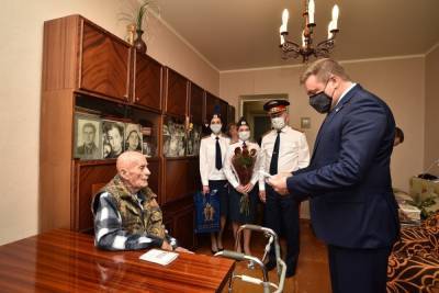 Любимов поздравил рязанского ветерана Владимира Попова со 100-летием