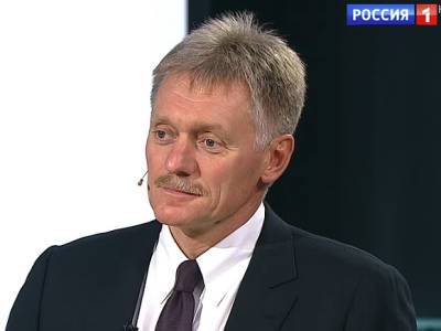 Песков назвал «вопиющим событием» замену белорусского флага в Риге