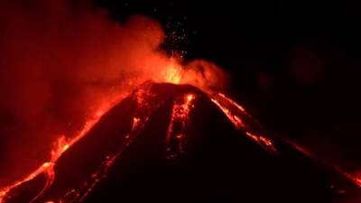 На Сицилии вновь началось извержение вулкана Этна - argumenti.ru - Сицилия
