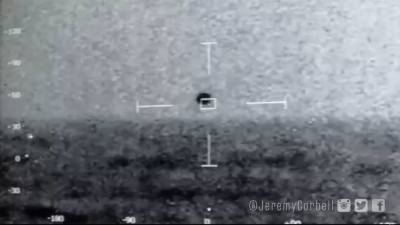 Видео дня: Сферический НЛО погружается в океан на кадрах ВМС США