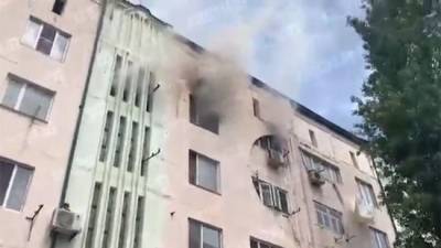 Прыгали из окон: в Дагестане двое детей погибли при пожаре — видео - eadaily.com - респ. Дагестан - Избербаш