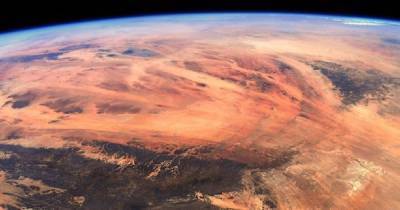 Превратилась в Красную планету: ученый перепутал снимок, приняв Землю за Марс (фото)