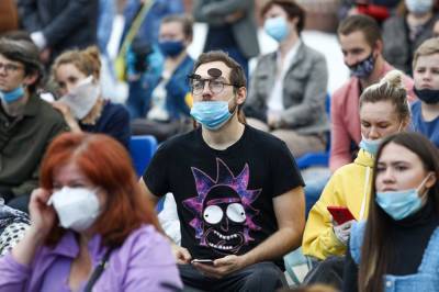 Россияне высказались об обязательном ношении масок