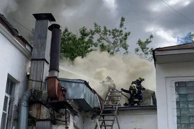 Пожар в здании на Серебрянической набережной ликвидировали