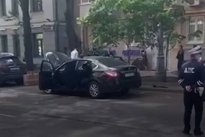 В центре Москвы обнаружили автомобиль с целым арсеналом оружия