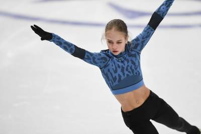 Трусова во вторник провела тренировку в "Хрустальном" в новых коньках. ФОТО