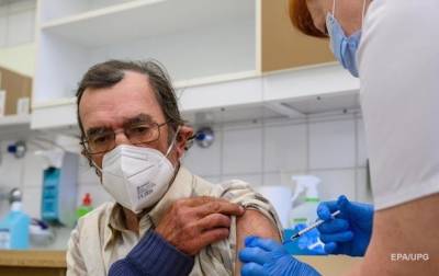 В ЕС первую дозу COVID-вакцины получили 46% взрослого населения