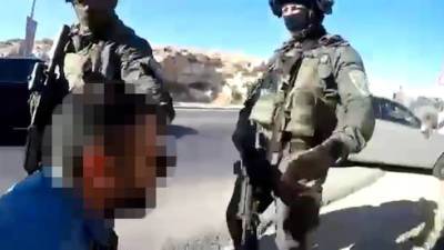 Видео: силовое задержание палестинца, показавшего средний палец полицейскому
