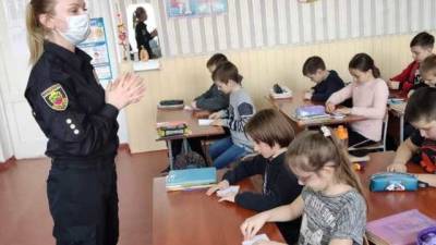 На Херсонщине подросток срывает уроки и унижает учеников: учителя обратились в полицию