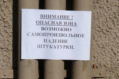 Камнем по голове: обрушения фасадов в Петербурге грозят новыми жертвами