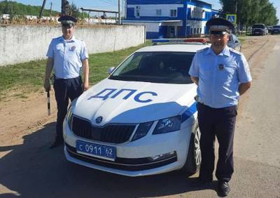 Тамбовчанка поблагодарила рязанских полицейских за помощь с ремонтом машины
