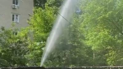 На улице Калинина в Пензе в небо ударил фонтан горячей воды