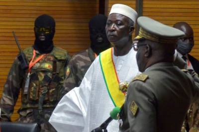 Вице-президент Мали уволил временного президента и премьер-министра страны