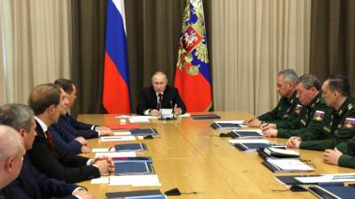 Путин призвал уделять серьезное внимание совершенствованию ядерных сил России