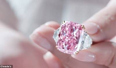 Розовый бриллиант Сакура продан на Christie's за рекордную сумму