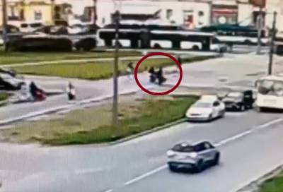 В Петербурге задержан самокатчик, сбивший женщину на прогулке с внуком