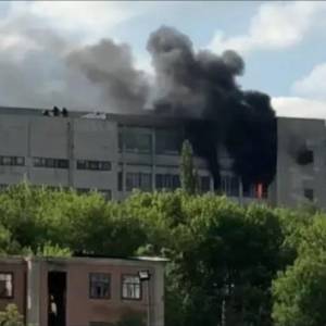 На заводе в Харькове произошел пожар. Видео