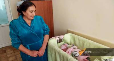 В Гюмри 40-летняя женщина родила 11-го ребенка: семья живет во времянке