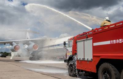 На аэродроме «Мигалово» в Твери спасатели тренировались помогать экипажу самолета, терпящего бедствие