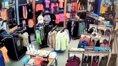 Кражу из магазина в Пензе записали камеры видеонаблюдения