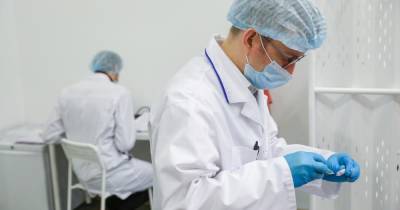 В Госдуму внесли проект о включении прививок от COVID в нацкалендарь
