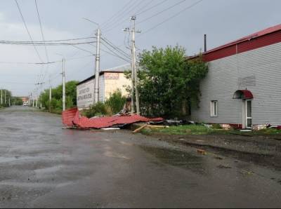 Кузбассовцы показали в соцсетях последствия шторма с градом