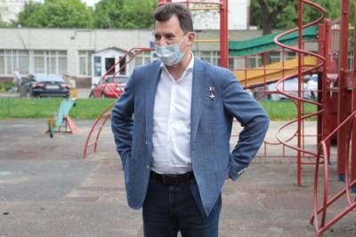 Депутат ГД Романенко возглавит общественный контроль над строительством футбольного поля в ЮЗАО