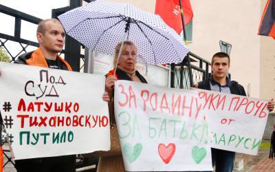 Гродненцы вышли на пикет к Генконсульству Польши, чтобы высказать возмущение по поводу замены государственного флага Беларуси в Риге на бчб-полотнище