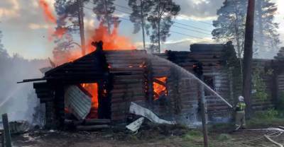 Мощный пожар уничтожил ресторан в Ивановской области