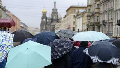 Второй "Лахта Центр", дождливый рекорд и спор из-за коек: Петербург 25 мая