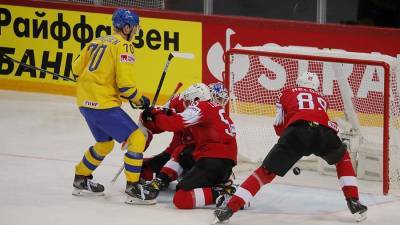 Швеция обыграла Швейцарию на чемпионате мира по хоккею