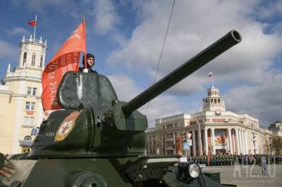 Более 12 тысяч человек в торжественной обстановке встретили Поезд Победы в Новокузнецке
