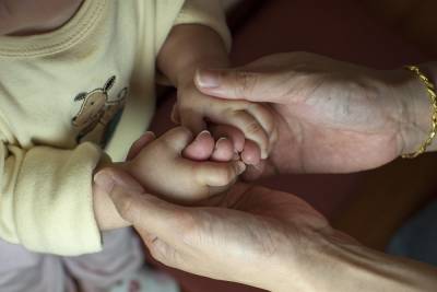 Мать 10 детей из Новосибирска ищет редкое лекарство для онкобольной дочери