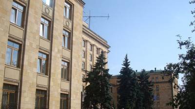 Посольство Чехии в Москве лишило работы 71 человек
