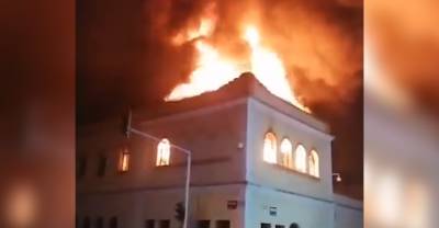 Демонстранты в Колумбии сожгли здания Дворца правосудия и помешали пожарным тушить