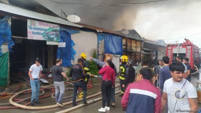 На рынке в Барде начался сильный пожар (ФОТО/ВИДЕО)