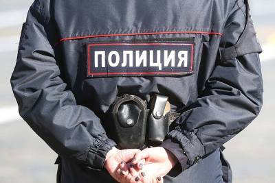 Мужчину госпитализировали с ножевыми ранениями после разбойного нападения в Москве