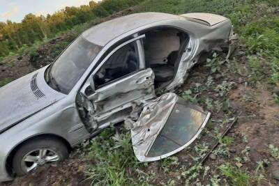 В Зауралье водитель врезался во встречный автомобиль при обгоне