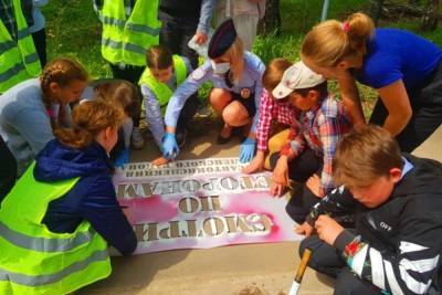 В Смоленском районе школьники сделали «дорожные шпаргалки» для пешеходов