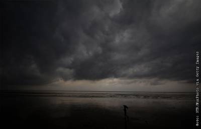 Мощный ураган ударил по восточному побережью Индии
