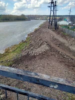 В Челябинской области берег реки отсыпали отходами металлургического производства