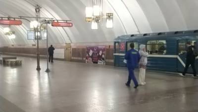 Прыжок подростка под поезд метро привёл к возбуждению уголовного дела