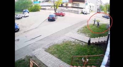 «Одного дети узнали»: в Ярославле малолетние хулиганы разбили окна камнями