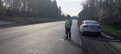 Автоинспекторы положили прибор на дорогу в Карелии и оценили её безопасной