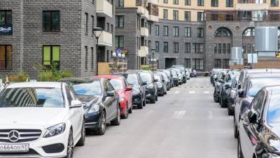 Нарушители поплатятся за неправильную парковку во дворах Петербурга